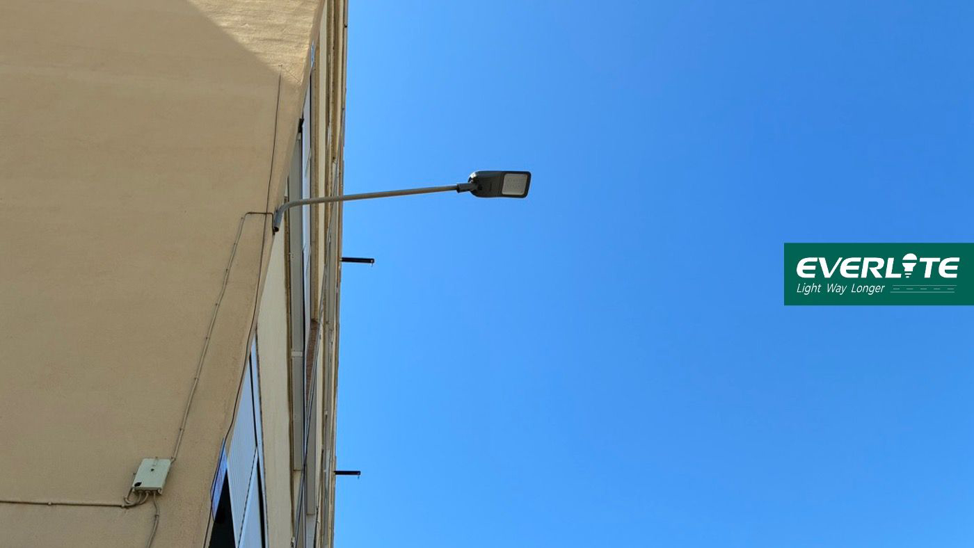 Iluminat stradal montat pe perete: reimaginarea iluminării alei înguste